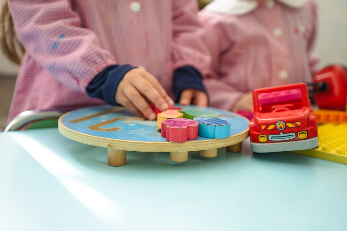 BAMBINI CHE GIOCANO SCUOLA INFANZIA ISTITUTO DOROTEA NAPOLI