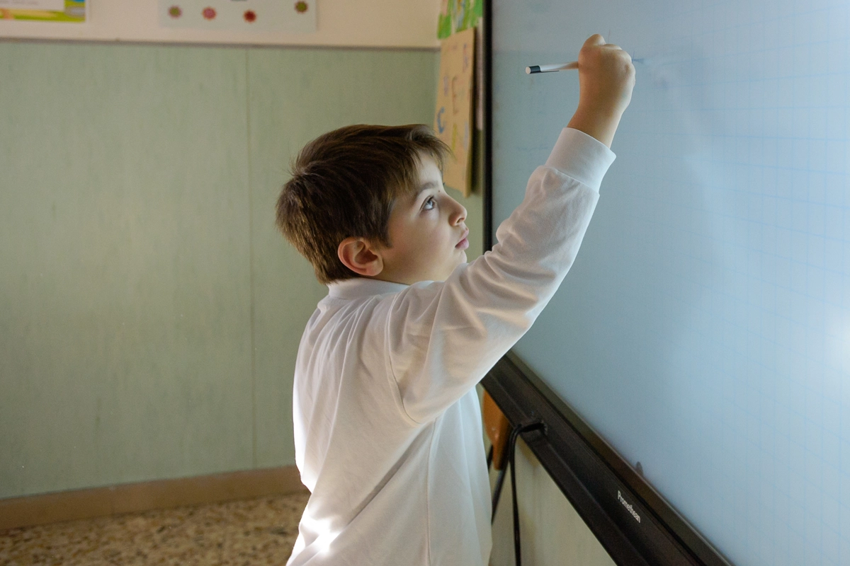 BAMBINO Kit dello studente SCOLASTICO SCUOLA PRIMARIA ISTITUTO DOROTEA NAPOLI